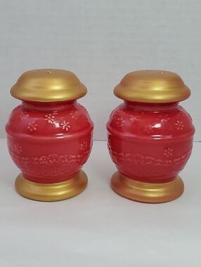 *Hard to find* Pioneer Woman Tinsel salt and pepper shakers Rare